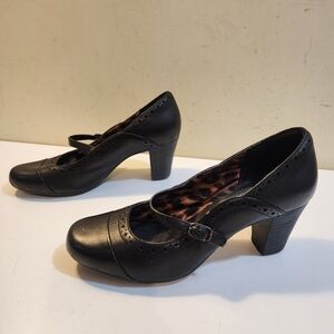 Clarks Classic Mary Jane Black Learher  Heels for Women Sz M